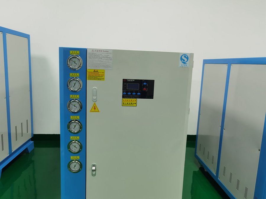 水冷螺桿式冷水機組的性能特點有哪些？