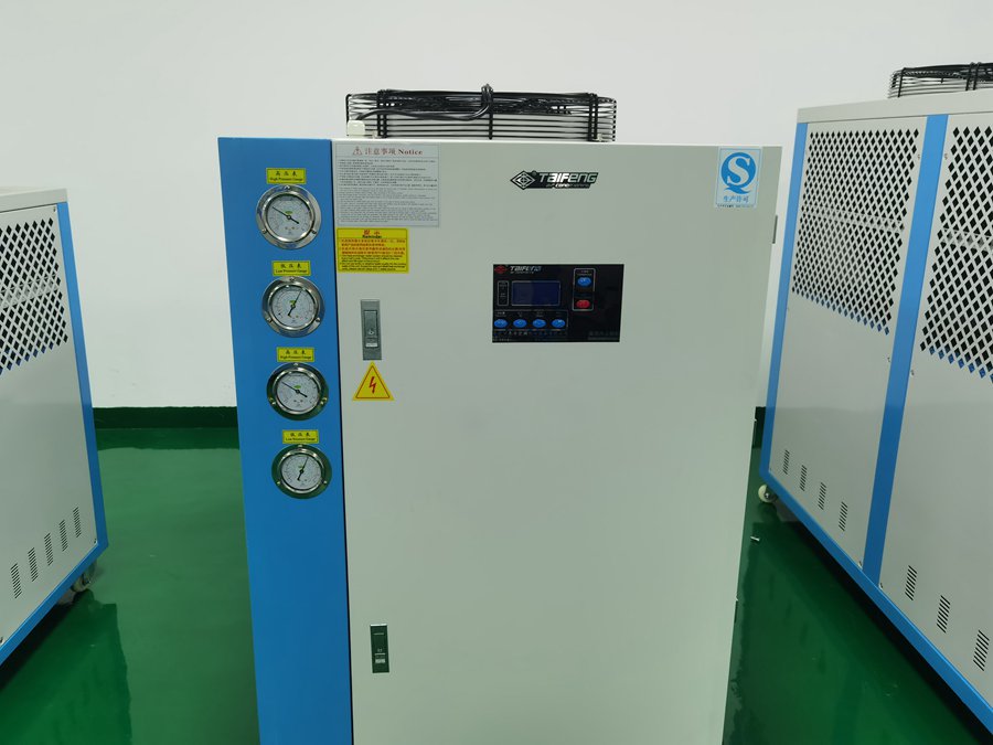 冷水機在運行過程中出現(xiàn)斷水應(yīng)怎么處理？